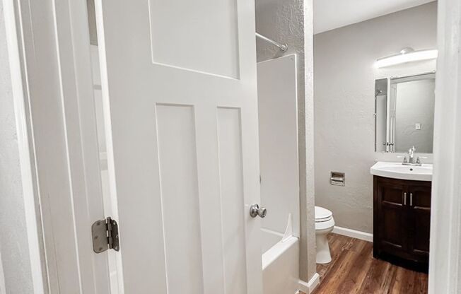 2 beds, 1 bath, 780 sqft, $1,200, Unit SC821