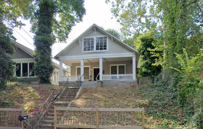 Comfortable 3-Bed, 2-Bath Home in Quiet Atlanta Neighborhood