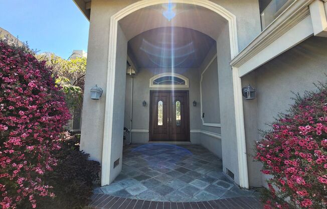 Beautiful Single Family Home Located In Palo Alto Available Now!