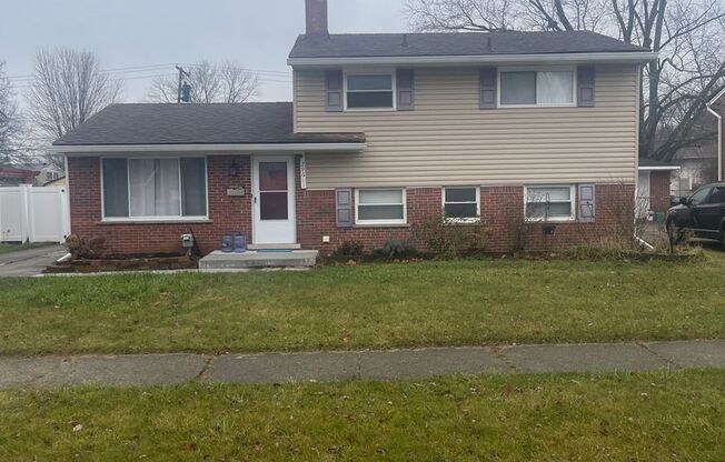 Charming 3 Bedroom Home in Livonia