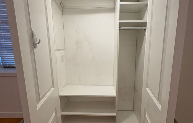 2 beds, 1 bath, 9,999 sqft, $2,250, Unit 64-201