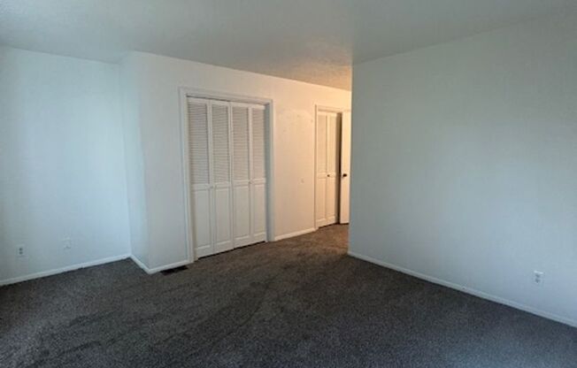 3 beds, 2.5 baths, $2,000