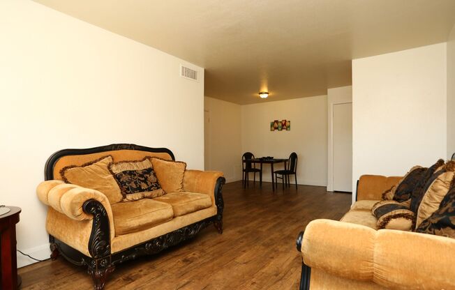 2 beds, 1 bath, 840 sqft, $975, Unit 2847 D