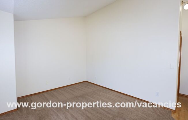 $2,495.00 - SE Condor Pl - Gresham 3 bedroom home backing to greenspace