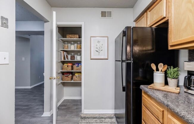 3 beds, 2 baths, 1,017 sqft, $1,395, Unit J129