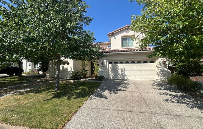 Well Maintained Stoneridge West Village Home!