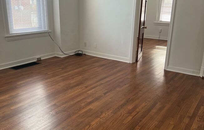 1 bed, 1 bath, $1,295, Unit 1315 Broadway Unit 1