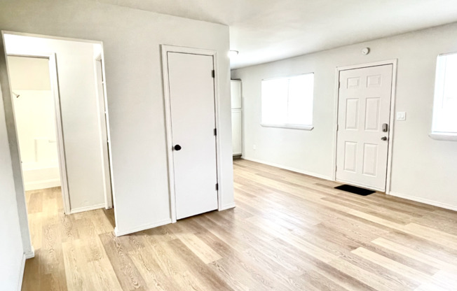 2 beds, 1 bath, 900 sqft, $1,100, Unit 507B