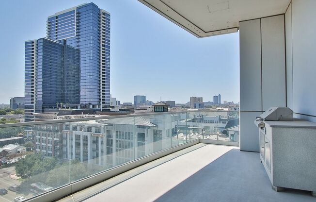 Exquisite Luxury high-rise 2 bedroom, 2bath located in River Oaks!