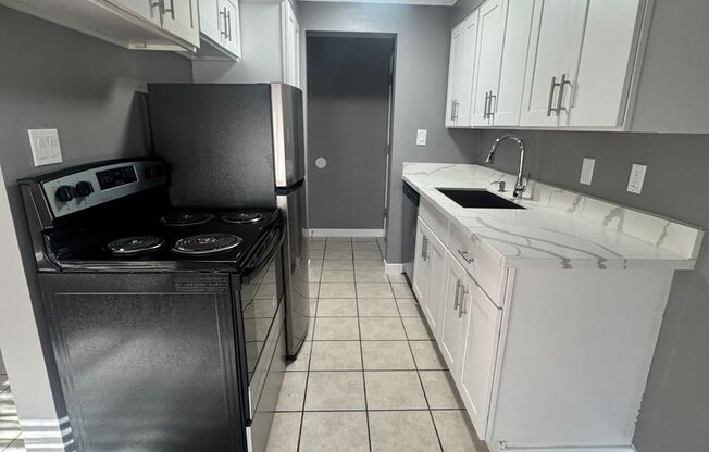 2 beds, 1 bath, 765 sqft, $1,925, Unit Unit 06