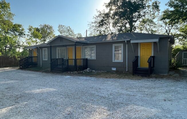 102 W AUSTIN ST