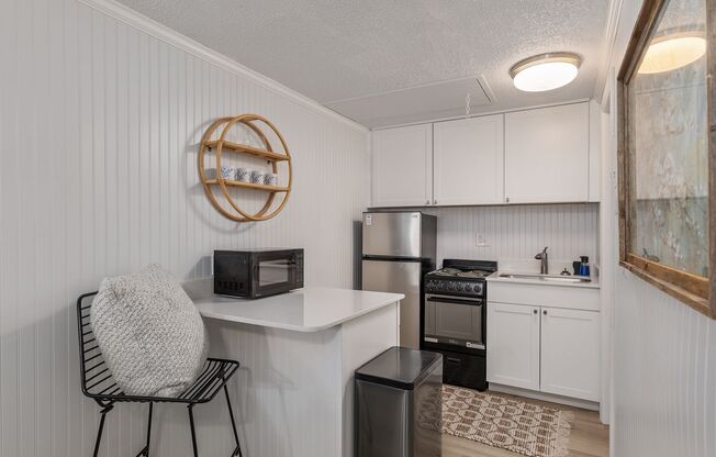 Renovated Studio Apartment in Prairiewood Condominium