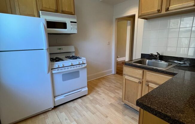 Beautiful Vintage Apartments Near NorthShore Evanston Hospital