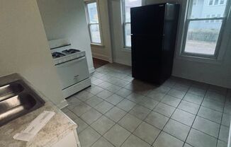 2 beds, 1 bath, $1,095, Unit Unit 2