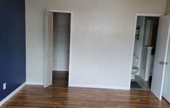 2 beds, 1 bath, $2,495