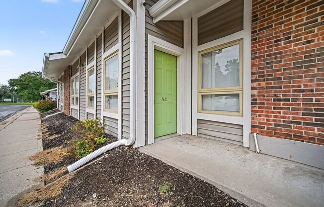 2 beds, 1 bath, 1,190 sqft, $1,400, Unit Urban Studios: 5320-#12