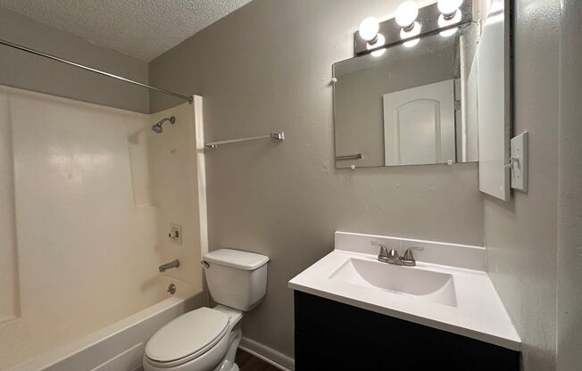 Studio, 1 bath, 400 sqft, $700, Unit 815