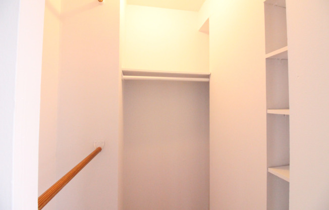 1 bed, 1 bath, $4,900, Unit 17B
