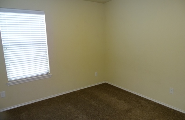 3 beds, 2.5 baths, $1,695