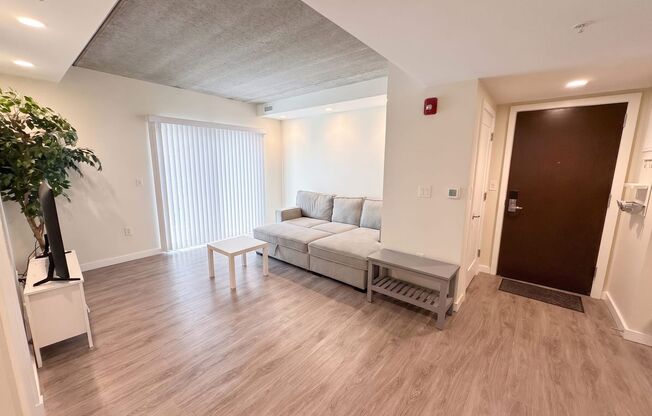 2 beds, 1 bath, 826 sqft, $2,600, Unit 510