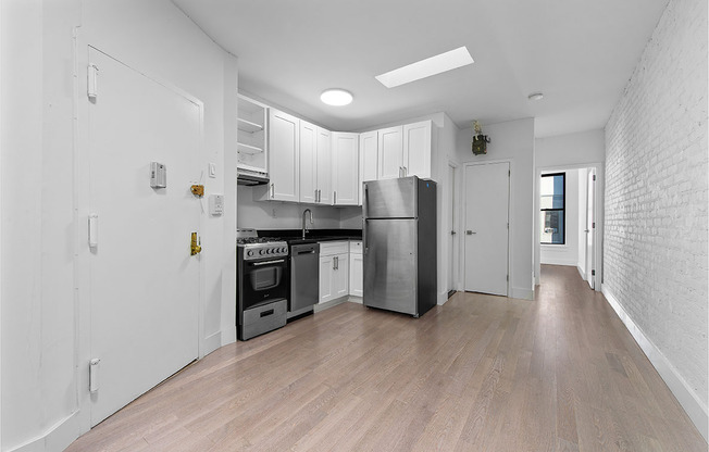 637 E 6 ST
