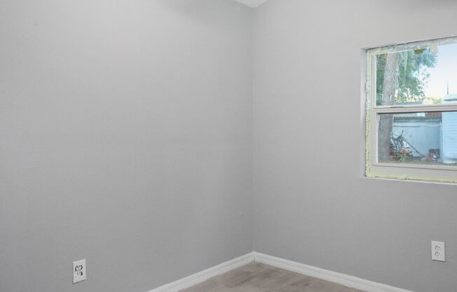 3 beds, 1 bath, $1,700, Unit Apt. 1