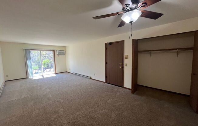2 beds, 1 bath, 965 sqft, $1,650, Unit 7726RF