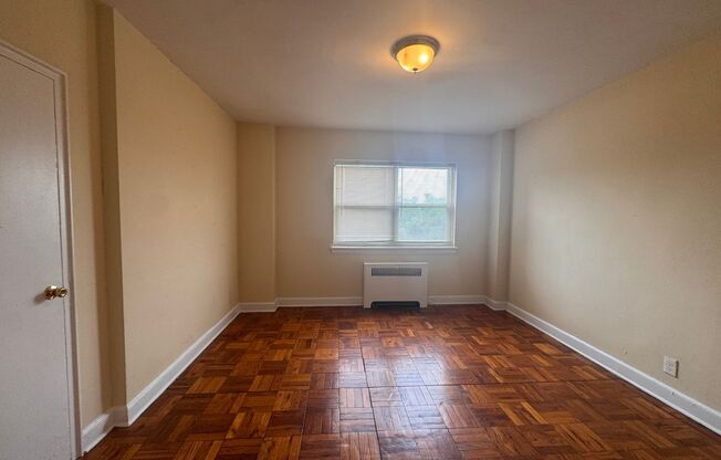 2 beds, 1 bath, $1,050, Unit A61
