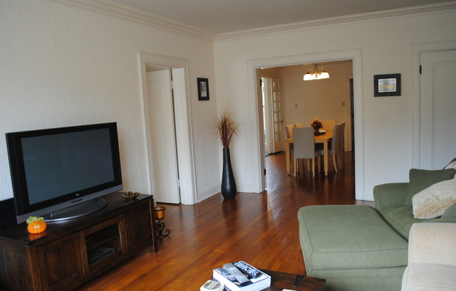 2 beds, 1 bath, 1,050 sqft, $1,695, Unit 01