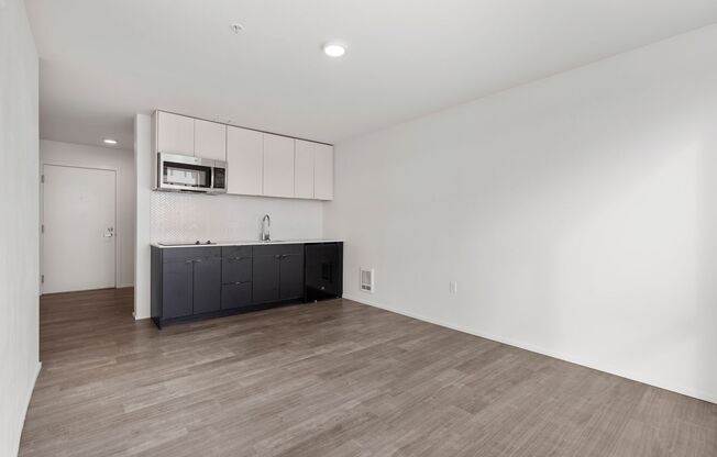 Studio, 1 bath, 320 sqft, $1,195, Unit 701