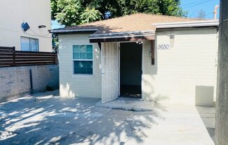 5630 1/2 CRANER AVE