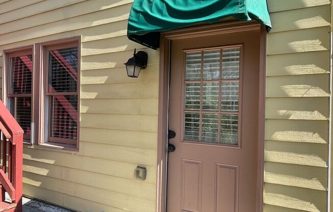 Private Basement Studio Apartment in Kirkwood.