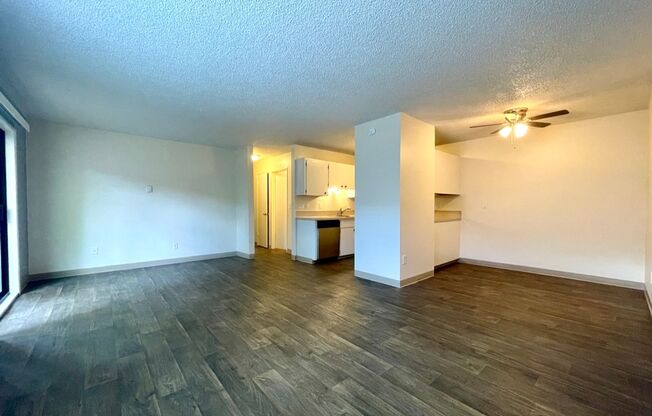 2 beds, 1 bath, 899 sqft, $1,520, Unit 6