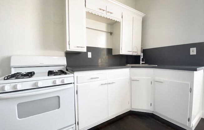 1 bed, 1 bath, $2,200, Unit D