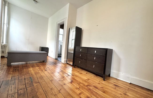 327 W 18 ST