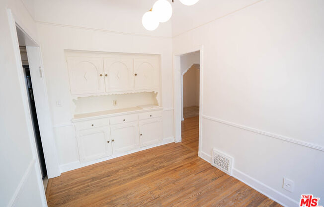 1210 S La Jolla Ave