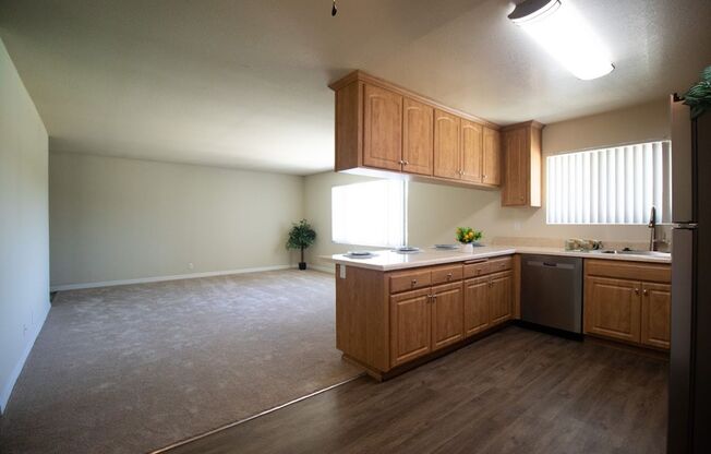 2 beds, 2 baths, 975 sqft, $2,900, Unit G-10