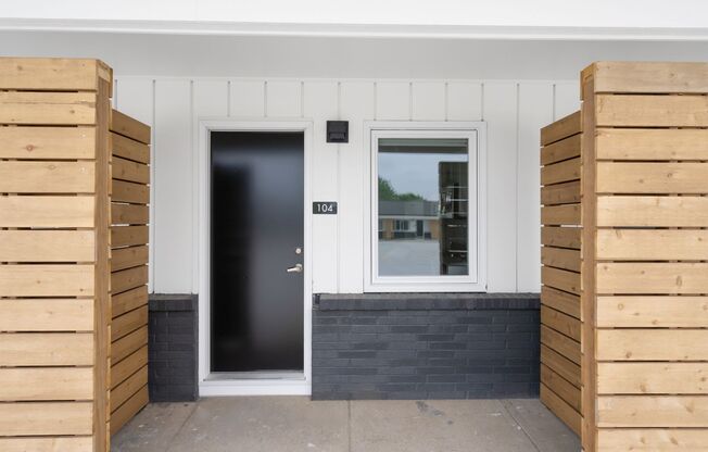 Studio, 1 bath, 294 sqft, $815, Unit 108