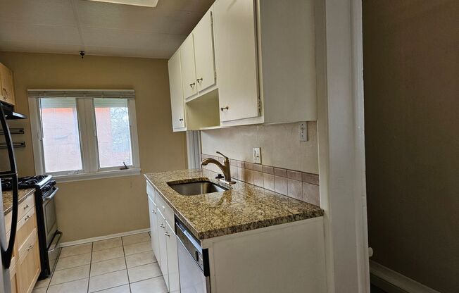 1 bed, 1 bath, $1,595, Unit 01