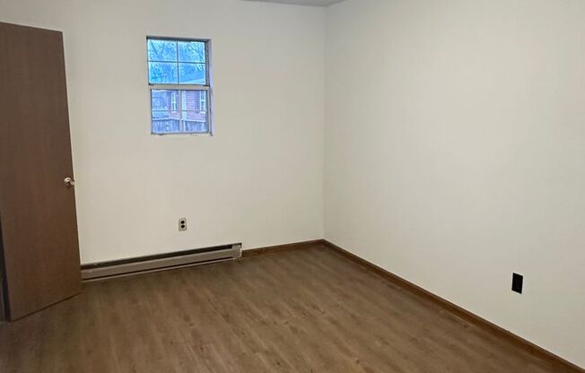 1 bed, 1 bath, $599, Unit 7