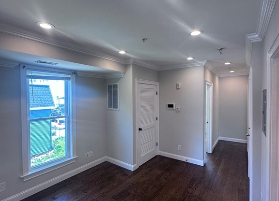 39 W Walnut Park