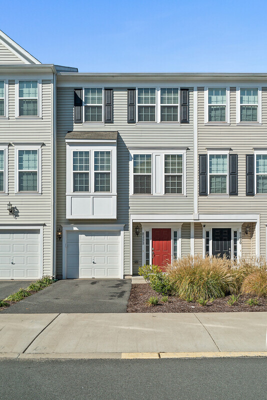 8292 HERITAGE XING CT