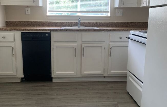 2 beds, 1 bath, 700 sqft, $880, Unit 9147