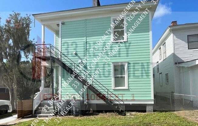1201 E 32 ST