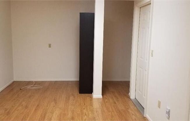 2 beds, 1 bath, $2,200