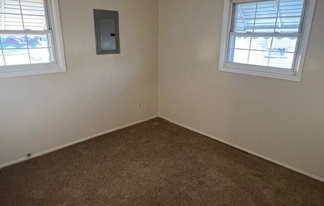 3 beds, 1 bath, $1,100