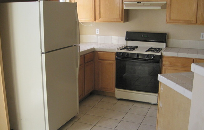 Beautiful 3 bdrm/2bth in Summerlin!!! Upgraded tile and paint