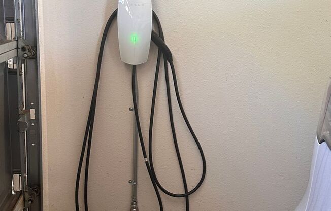 3 beds, 2 baths, $2,950