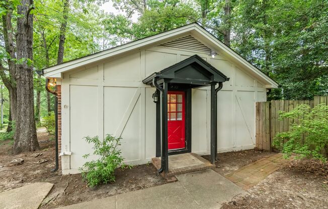End unit Townhouse with large backyard: Available Now