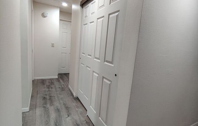 2 beds, 1 bath, 800 sqft, $1,350, Unit 902